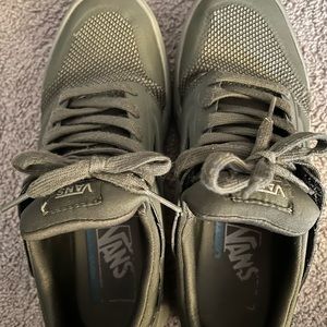 Vans Ultra Range Shoe Women’s Size 8.5/Men’s 7
